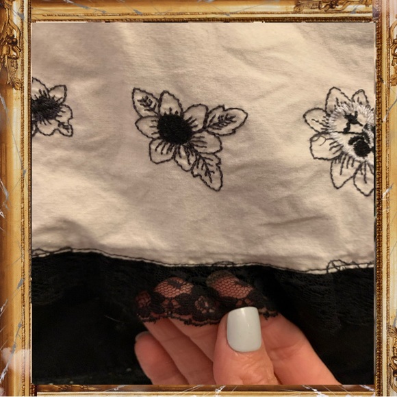 🚨Final Sale 🧚♀️Tripp NYC Skull Floral Lace Tiered Mini Skirt - Picture 8 of 16